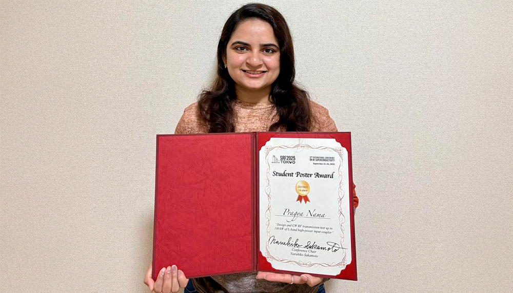 SOKENDAI student Pragya Nama receives the Student Poster Prize at SRF2025