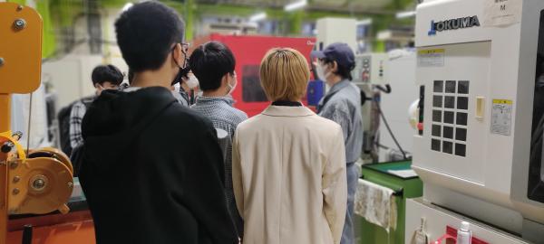 小山高専の技術スタッフとチェンバ製作に関して相談しました