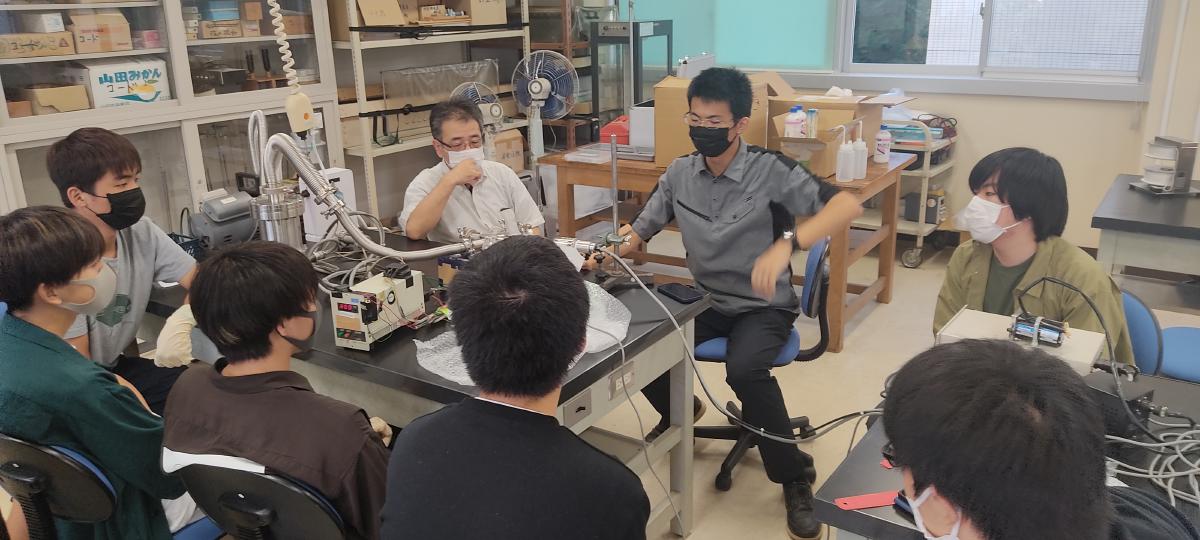 小山高専で理研の奥野さんがセミナーを行いました