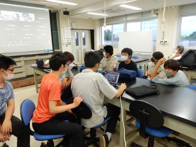 加速器製作活動を検討している長野高専生と、すでに加速器製作を開始している小山高専生がリモートで交流しました