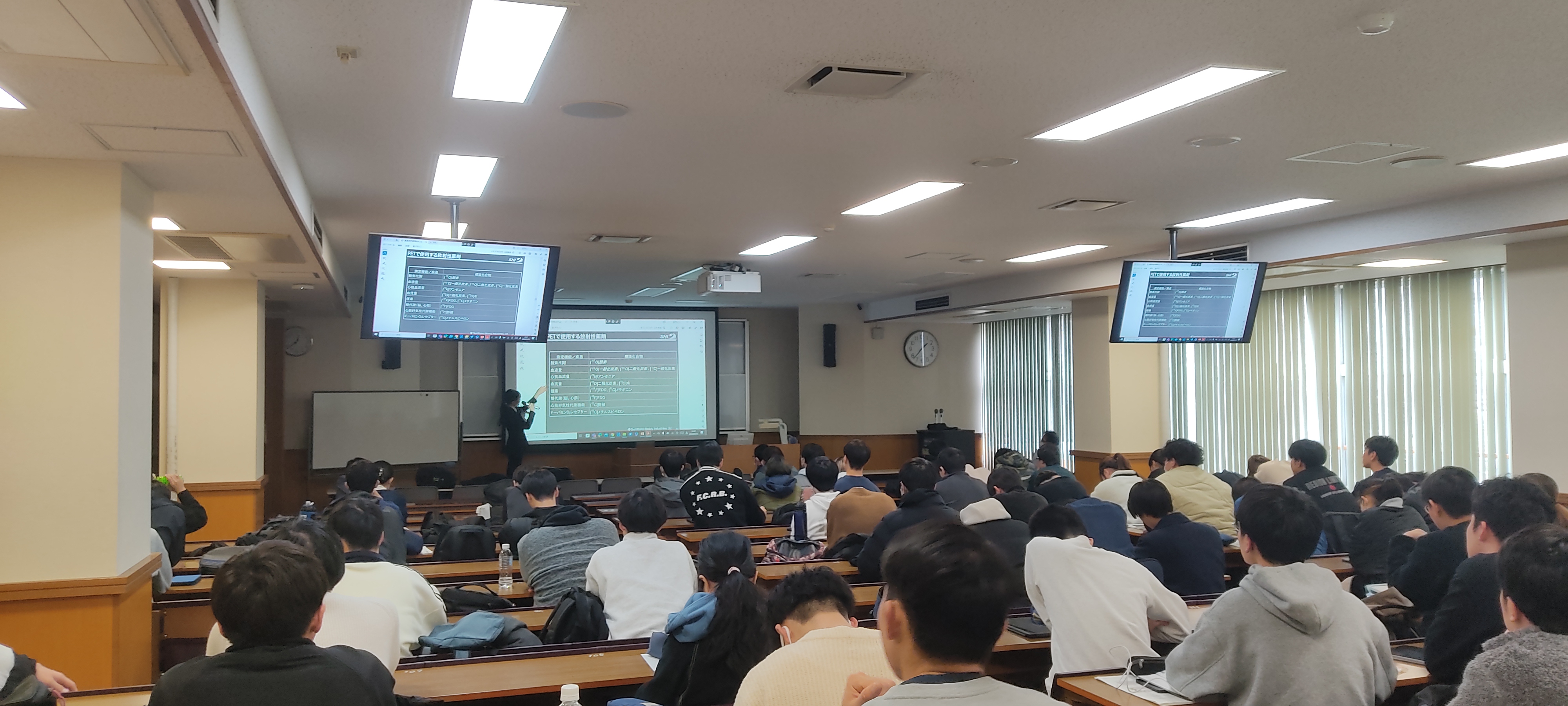 住友重機械工業の宮川さんがサイクロトロン加速器の基礎と医療応用について講演しました
