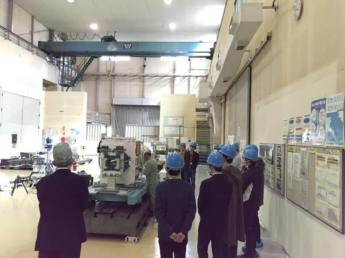 香川高専生が住友重機械工業新居浜工場の加速器製作・試験現場を見学しました