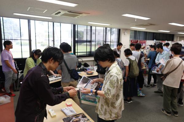 小山高専メンバーがKEK一般公開2025で小型サイクロトロン加速器などを出展しました