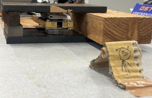 レールガンの発射準備
