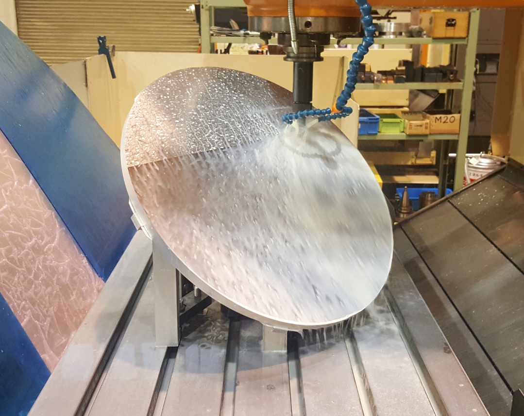 大型ミラー加工時の様子