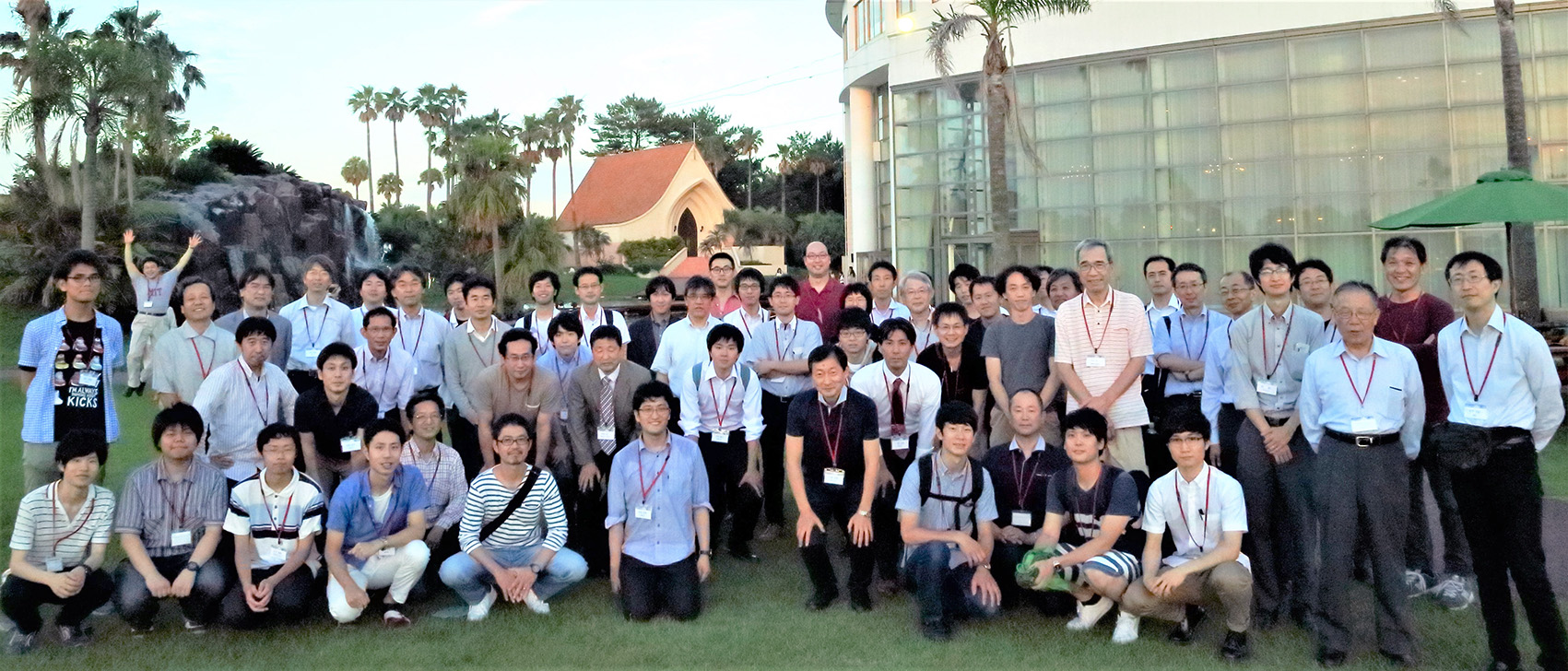 プロジェクトに参加する研究者たち。2017年6月に宮崎大学で開催された第8回SOIPIX研究会で。