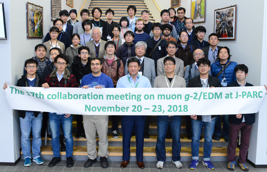 図4. ミューオンg-2/EDM実験チームの研究者たち。実験プロジェクトはKEKの素核研内外のグループのみならず、日本、ロシア、フランス、チェコ、韓国、アメリカ、カナダ、中国計40の大学・研究機関の研究者や技術者が協力しながら進めています。
