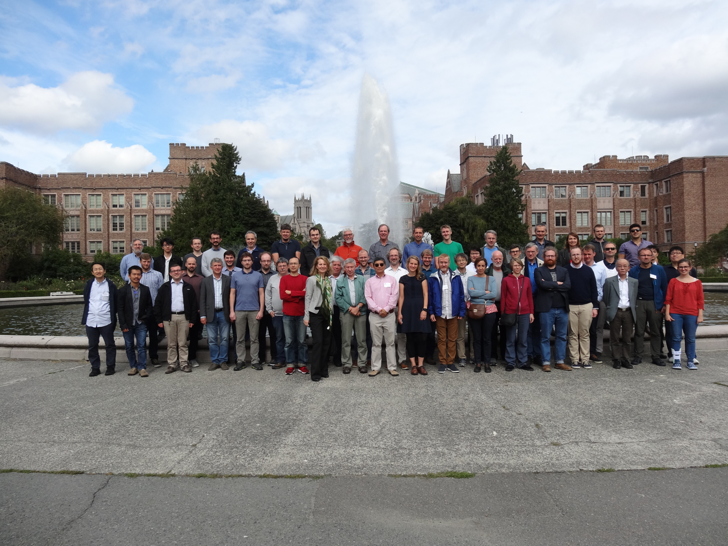 2019年9月9-13日にアメリカのワシントン大学原子核理論研究所で行われた研究会「Hadronic contributions to (g-2) μ」での集合写真。Steve Gottlieb 氏撮影。