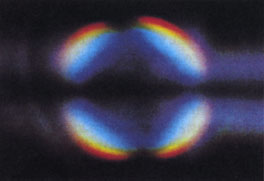 アンジュレーターと呼ばれる挿入光源から発生する放射光